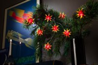 Novaliv Weihnachtsstern Dekostern | 25cm ROT GELB | Innen und Aussen | LED mit Schuko Stecker | Weihnachtsdeko Stern beleuchtet