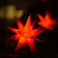 Novaliv 3er Sparset Weihnachtssterne LED Dekosterne 2x 8cm + 16cm ROT Timerfunktion nur Innen mit 1,5m Kabel und Batteriefach für 3 AA Batterien 3D Stern 18 Zackig Leuchtstern LED Weihnachtslicht